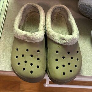 Crocs Fleece Lined Clogs Olive Green Women’s Size 7 Men's 5